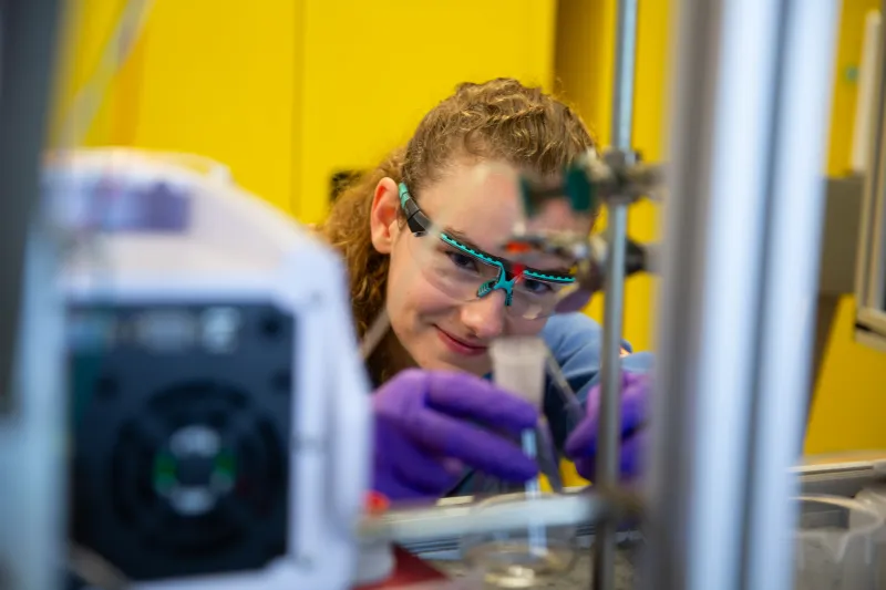 Energy scholar Katelyn Groenhout in the chemical engineering lab
