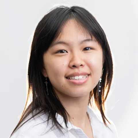 Headshot of Vivian Guo