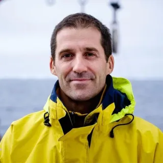 Headshot of Thomas Peacock
