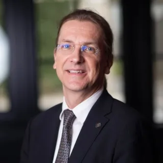 Headshot of Zoltan Spakovszky